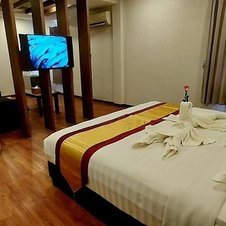 Royal Crown Hotel Rangoon Eksteriør billede