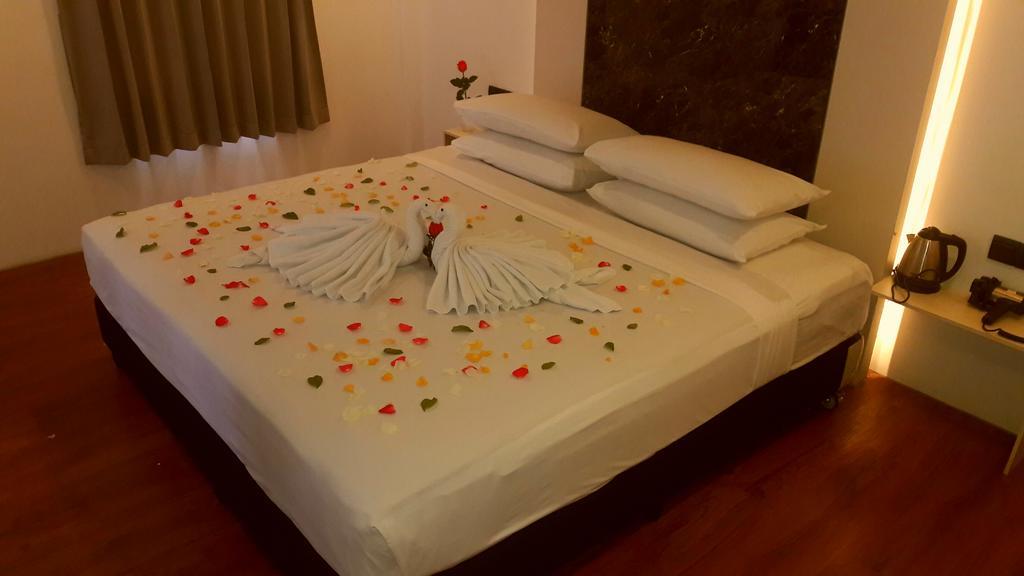 Royal Crown Hotel Rangoon Eksteriør billede